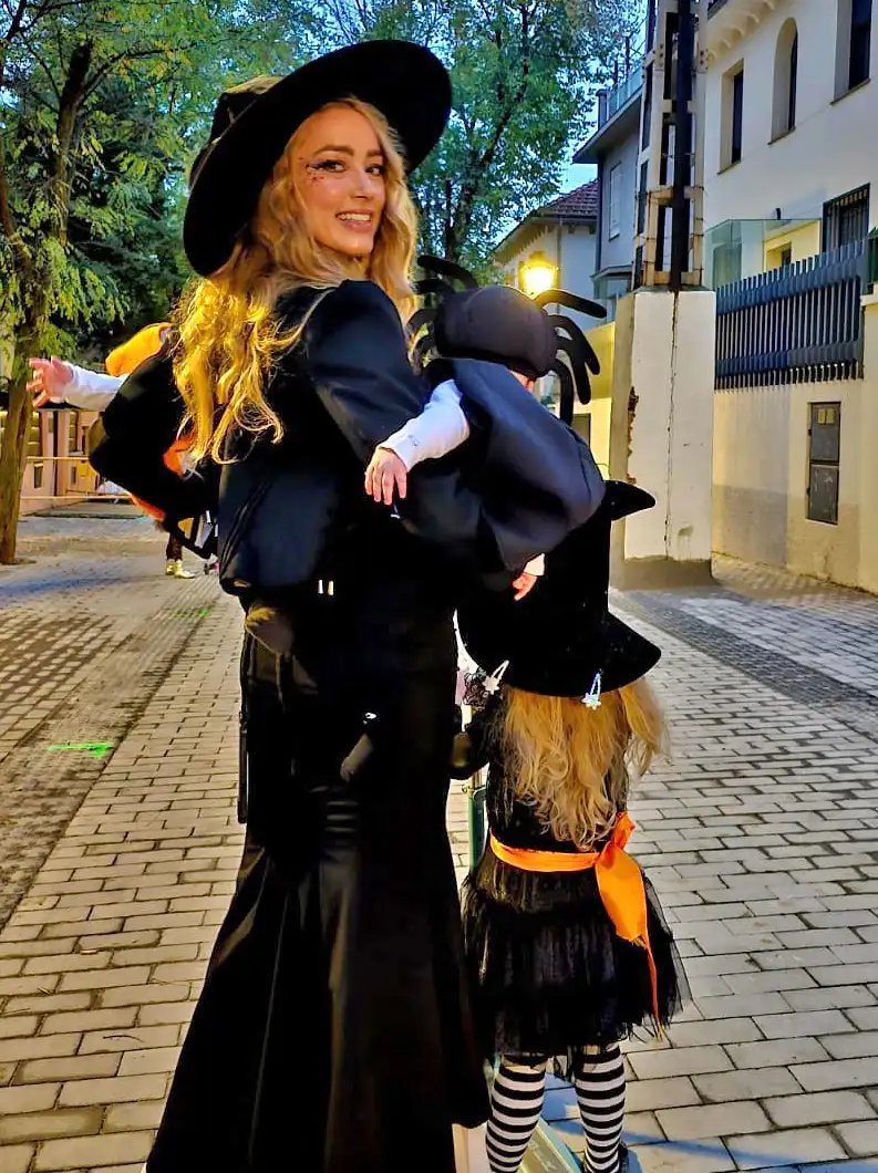 Amber Heard and her children on Halloween 2025