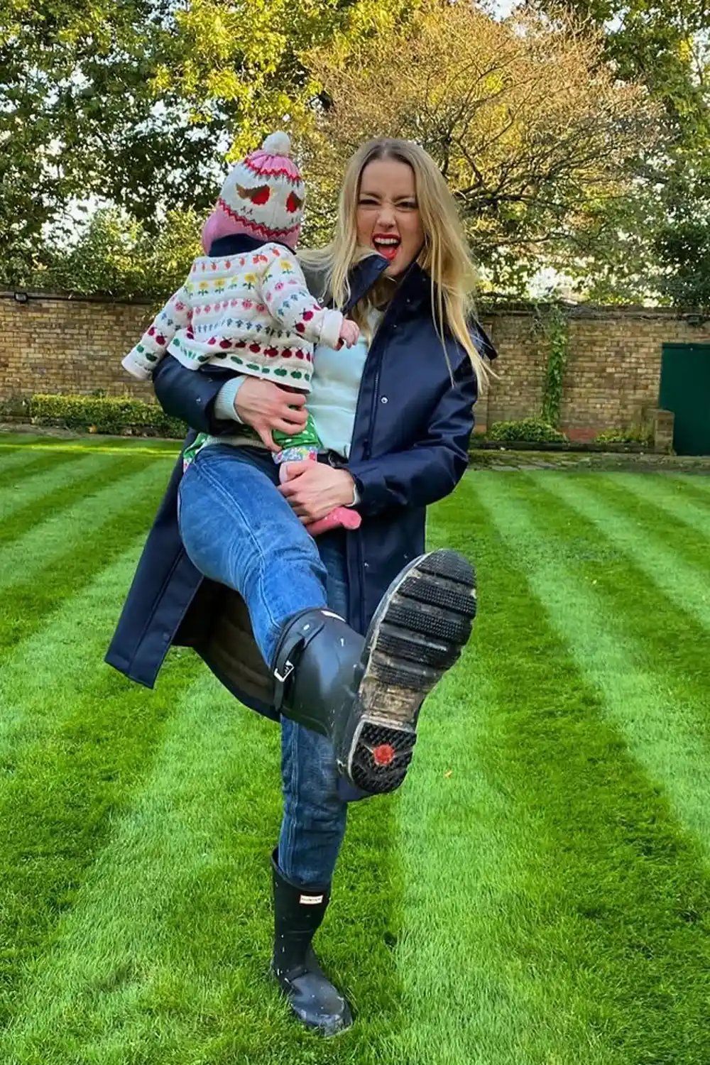 Amber Heard and her daughter