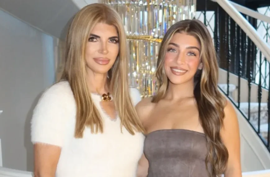 Teresa Giudice Shows Off Bright Blonde Hair for Thanksgiving After Sporting Honey Color at BravoCon