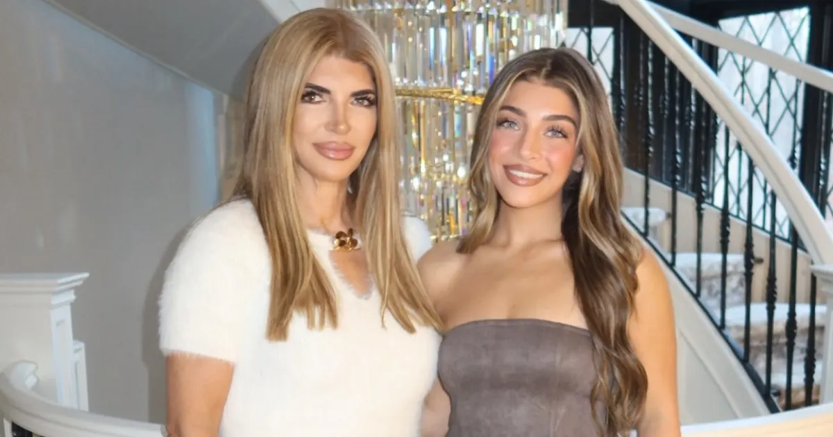 Teresa Giudice Shows Off Bright Blonde Hair for Thanksgiving After Sporting Honey Color at BravoCon