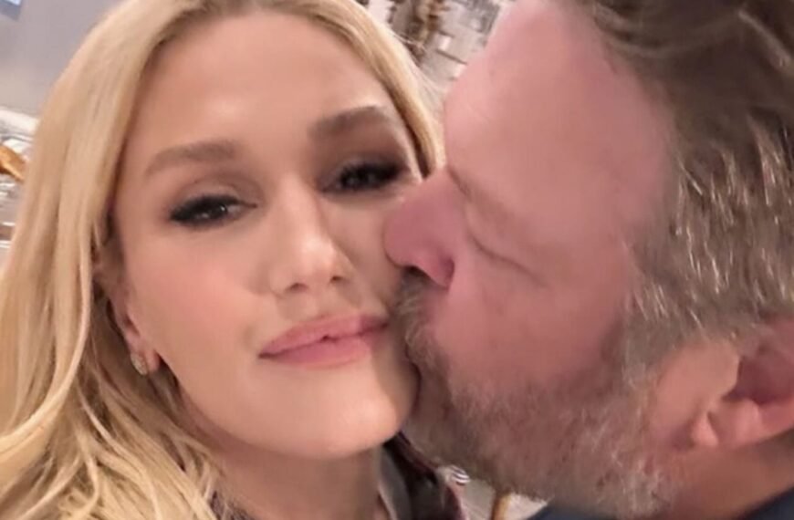 Gwen Stefani and Blake Shelton Share a Sweet Holiday Moment After Thanksgiving