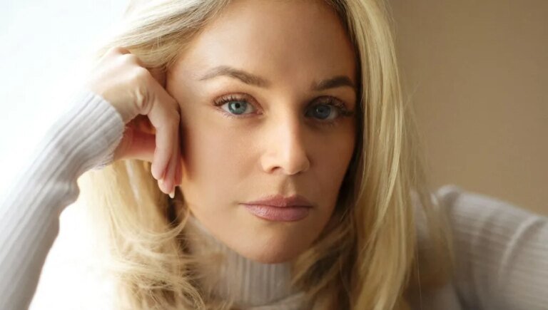 Actress Shares Her Ongoing Struggles with Anxiety After Being Stalked by Film Producer Kevin Proctor, Known for Work on 'Midas Man' and 'Star Wars'