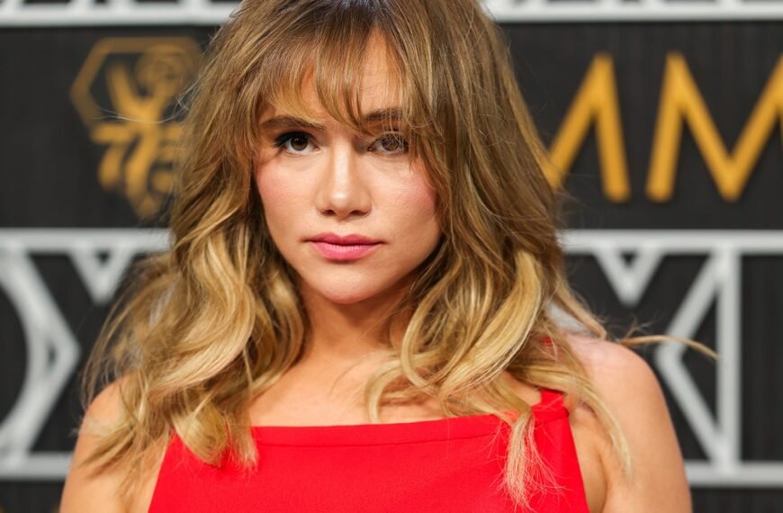 Suki Waterhouse Stuns at the Emmys with These Popular SPF Products