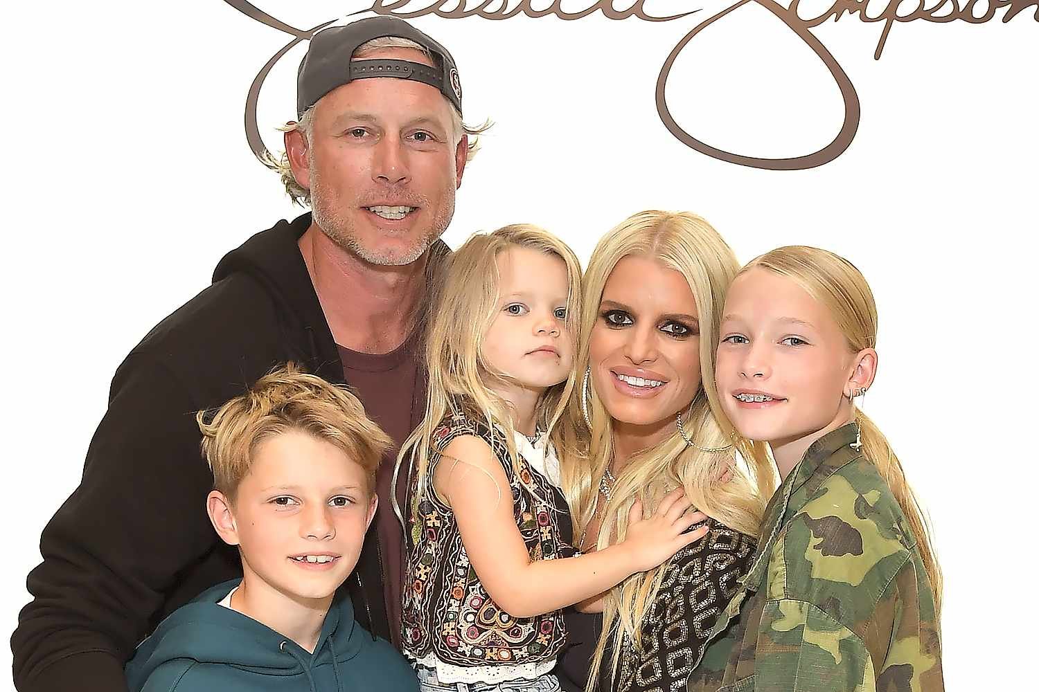 Jessica Simpson Shares Heartwarming Thanksgiving with Family and Estranged Husband Eric Johnson