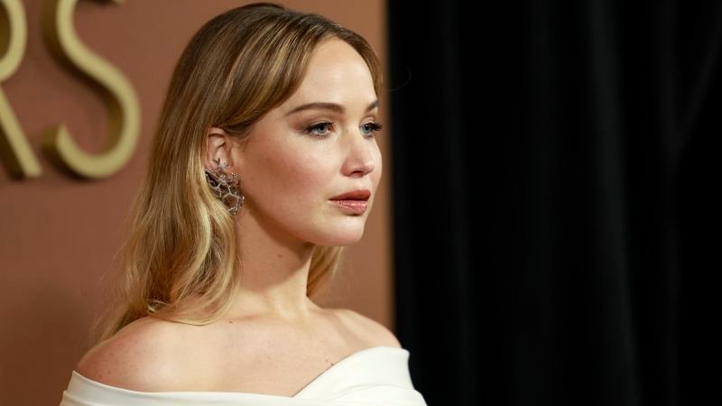 This Week’s Style Highlight: Why Jennifer Lawrence’s Earlobes Are the Current Luxe Trend