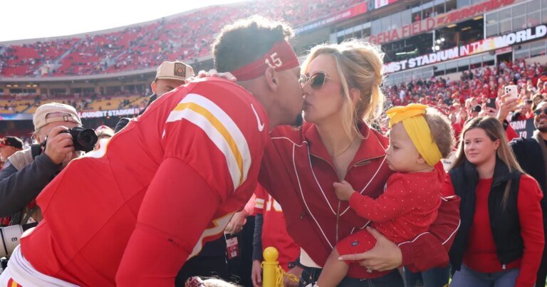 Brittany Mahomes Shines in Her Chiefs Game Day Outfit This Thanksgiving