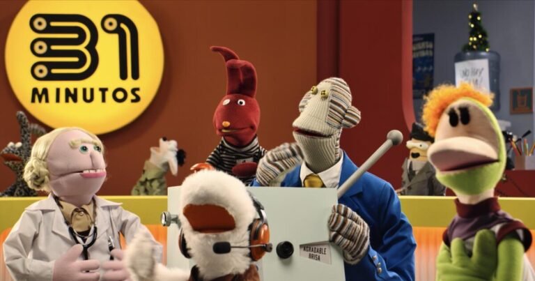 Chilean Puppets from '31 Minutos' Share the Joy of 'Calurosa Navidad' with the World