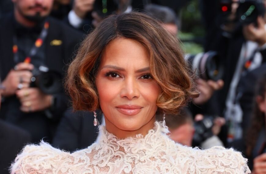 Halle Berry Goes Makeup-Free in a Stunning Lace Dress for a Cozy Thanksgiving Moment