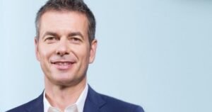 Warner Music Group Reaches Settlement with AI Company Suno