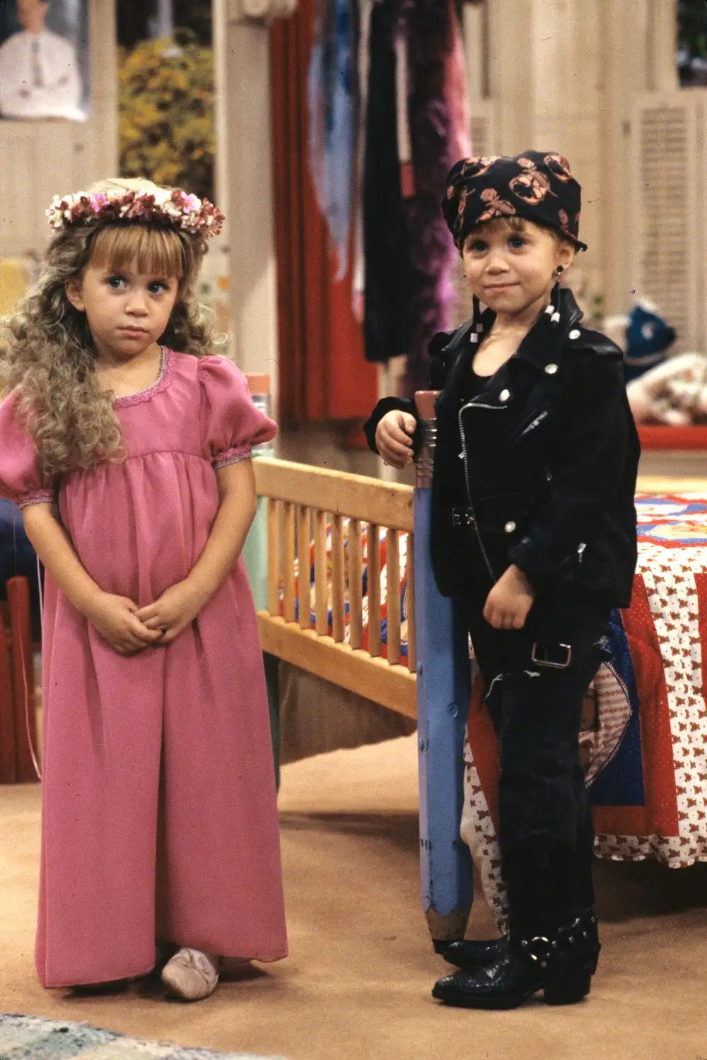 FULL HOUSE , The bad Michelle, Mary Kate Olsen, right questioned the good Michelle, Ashley Olsen