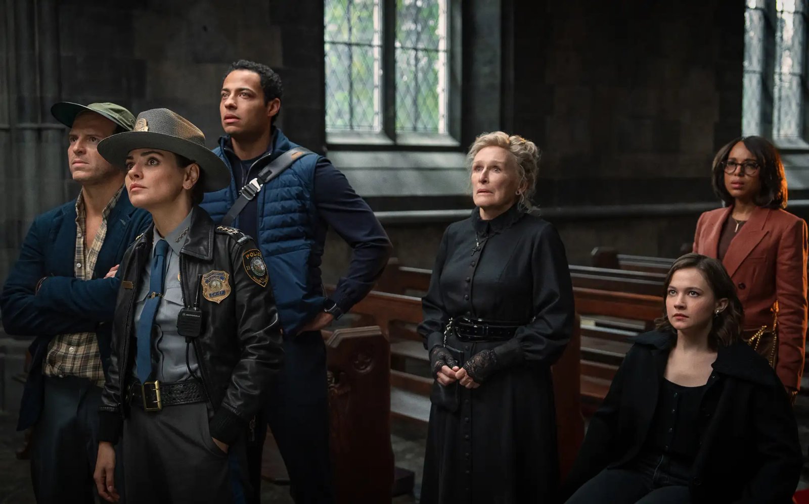 Wake Up Dead Man: A Knives Out Mystery. (L-R) Andrew Scott, Mila Kunis, Daryl McCormack, Glenn Close, Kerry Washington, and Cailee Spaeny