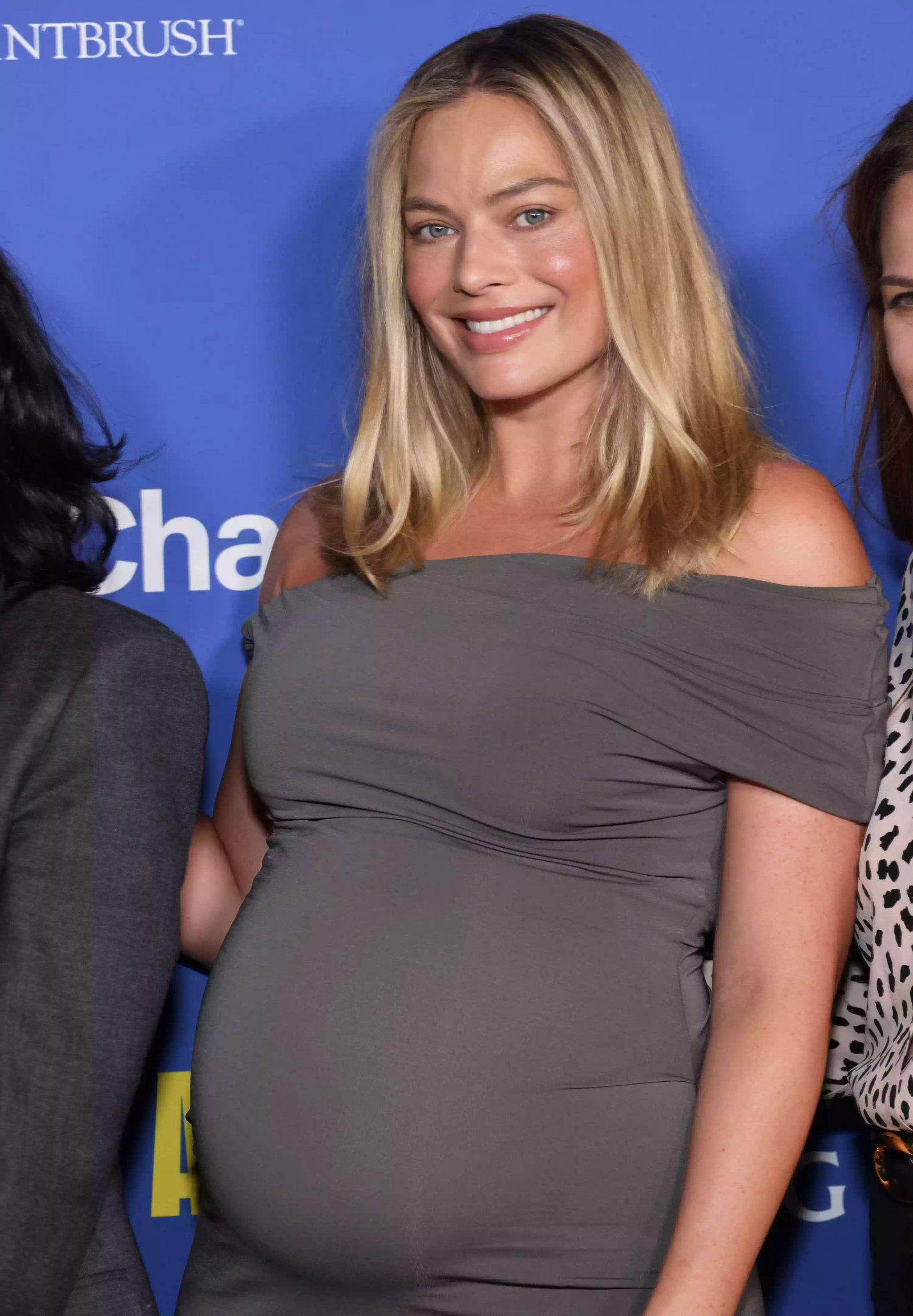 Margot Robbie pregnant baby bump los angeles 09 09 24