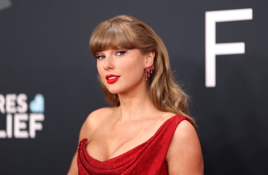 I Found Cozy Winter Jeans Similar to Taylor Swift’s for Just $32