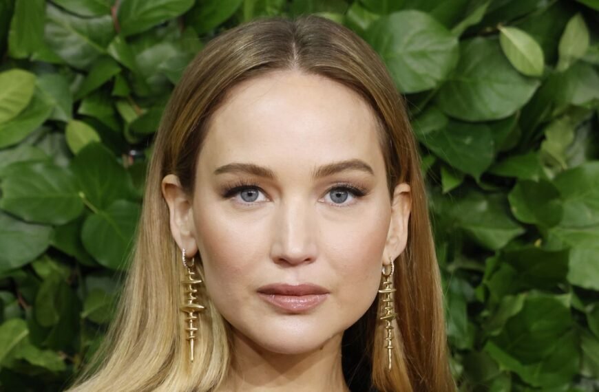 Jennifer Lawrence Enjoys a Cozy Date Night with Cooke Maroney in a Stylish Sweater