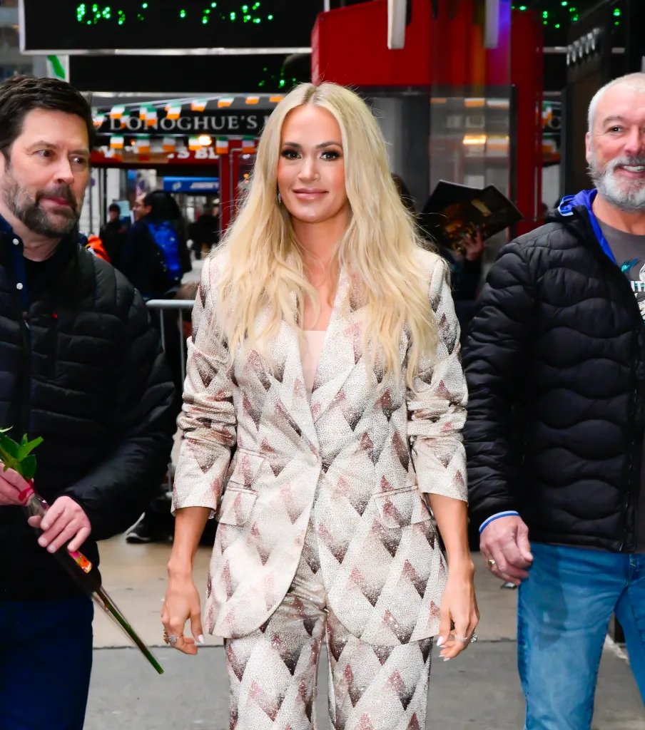 Carrie Underwood is seen outside "GMA."