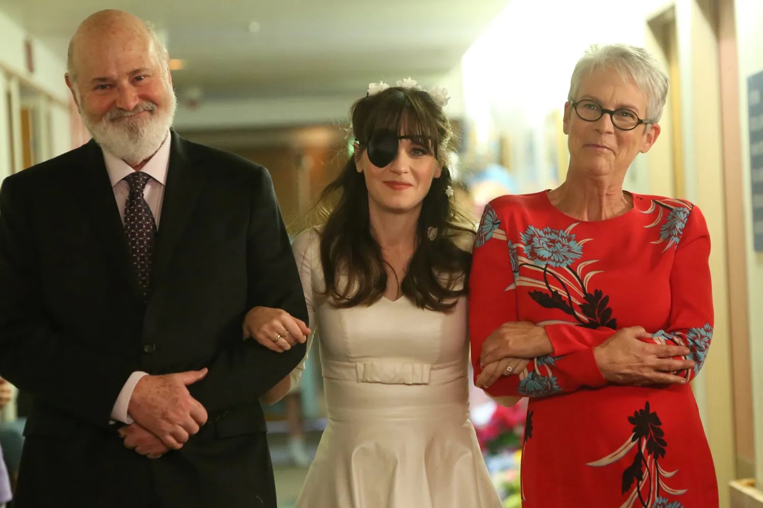 NEW GIRL: L-R: Guest star Rob Reiner, Zooey Deschanel and guest star Jamie Lee Curtis in "The Curse of the Pirate Bride," 