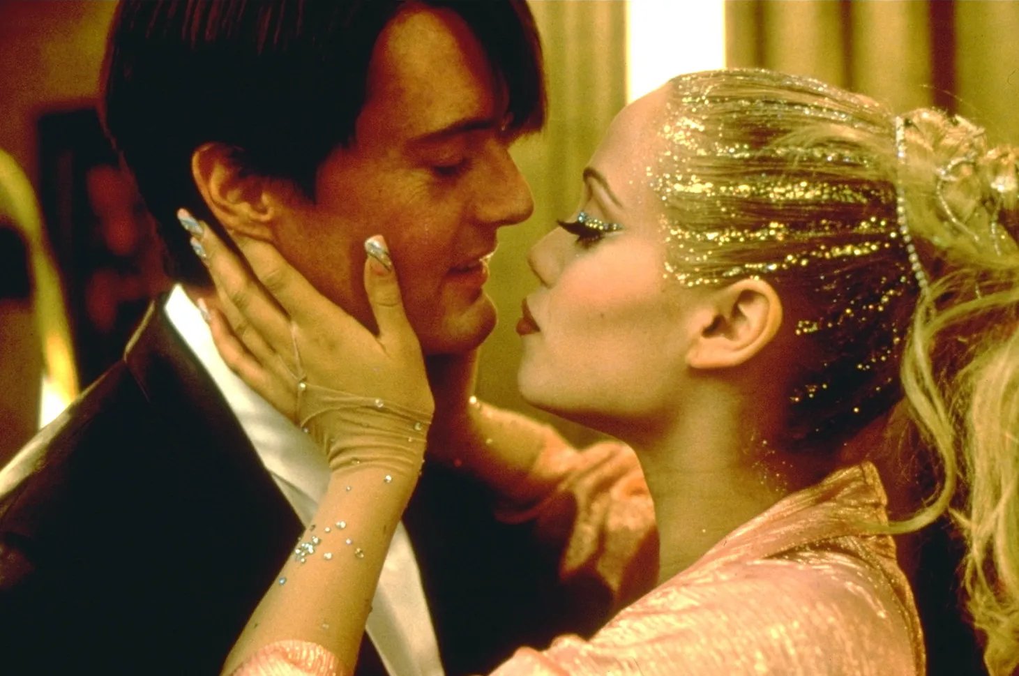 American actors Kyle MacLachlan and Elizabeth Berkley on the set of Showgirls directed by Paul Verhoeven.