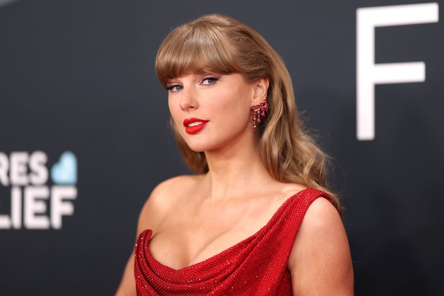 Taylor Swift Shows Why a Burgundy Velvet Dress Is a Timeless Holiday Favorite—Find Styles Inspired by Her Outfit
