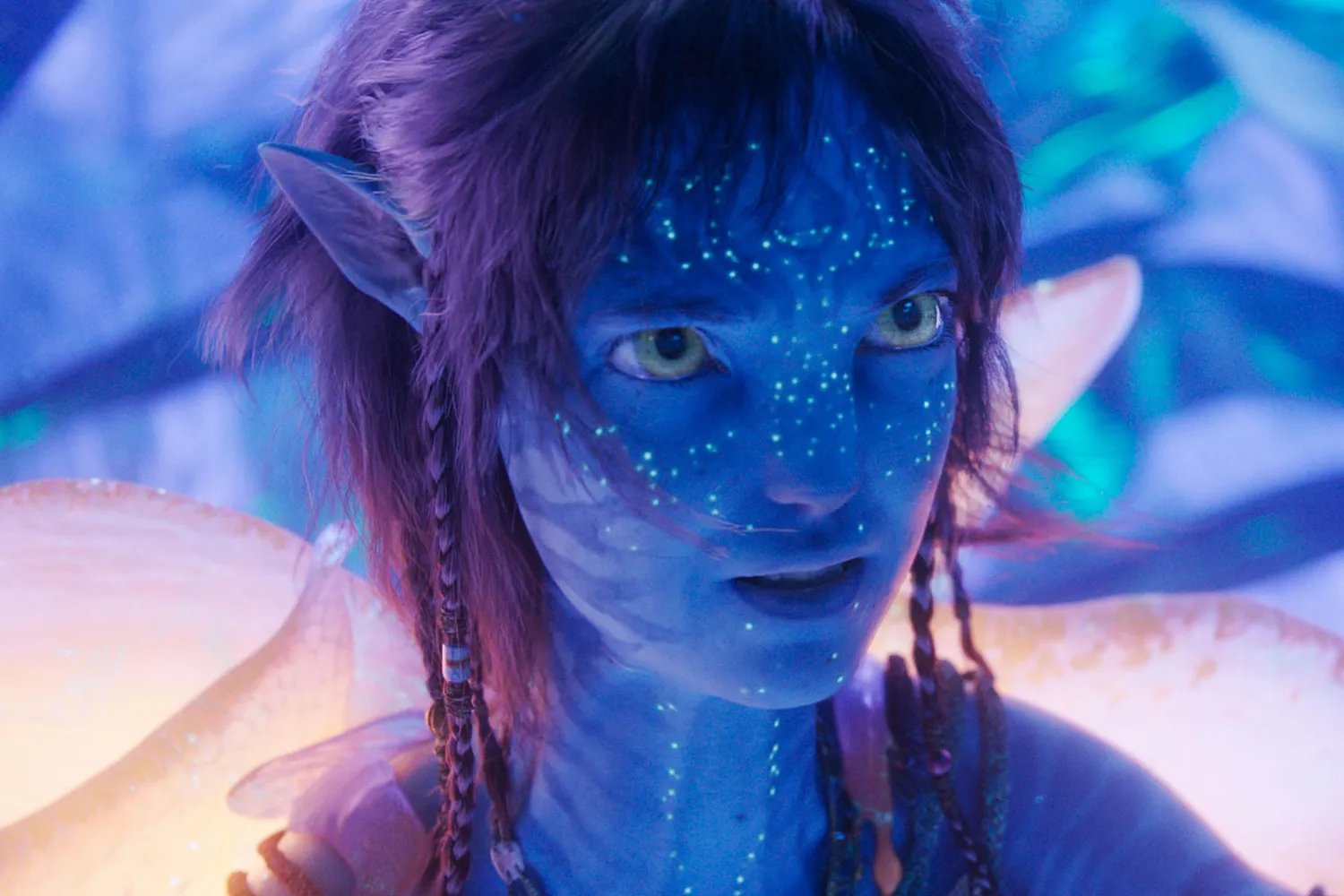 Kiri (Sigourney Weaver) in 20th Century Studios' AVATAR: FIRE AND ASH.