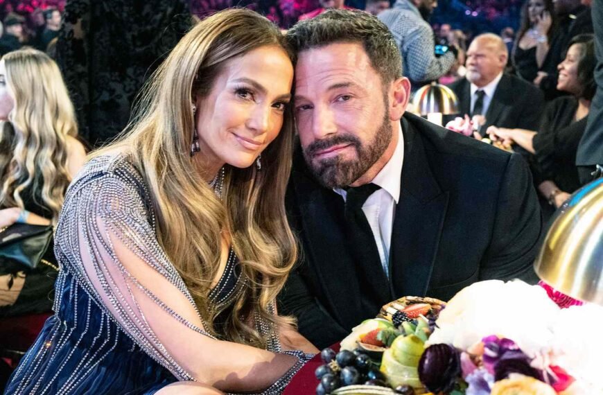 Jennifer Lopez and Ben Affleck Enjoy a Holiday Shopping Trip at an L.A. Mall with His Son Sam