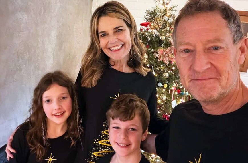 Savannah Guthrie Shares a Heartwarming Christmas Selfie with Her Family Before Vocals Surgery