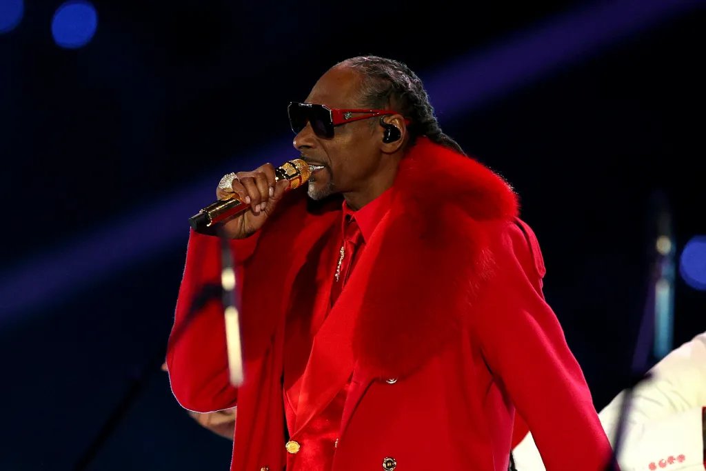 Snoop Dogg Joins Netflix's NFL Christmas Fun with Huntr/x, Andrea Bocelli, and More: Check It Out