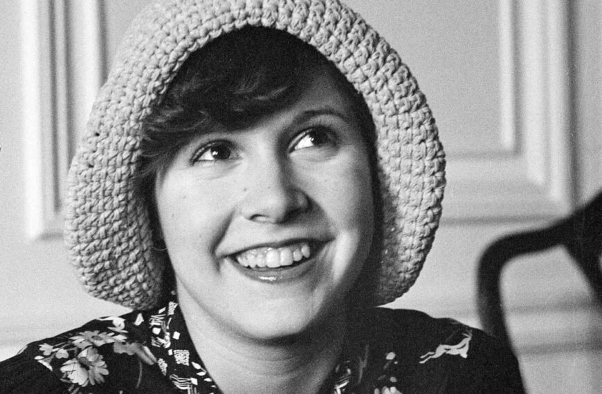 A Heartfelt Look at Carrie Fisher's Life Through Photos