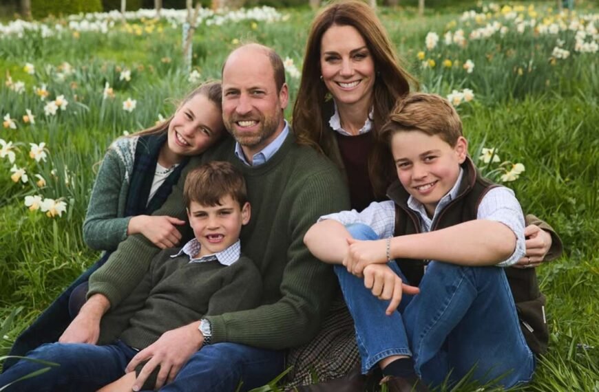 Kate Middleton and Prince William's Photographer Offers His Best Advice for Taking the Perfect Family Photo