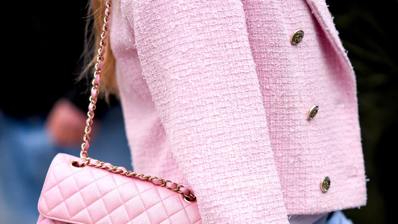 7 Vintage Holiday Gifts That Bring Extra Joy