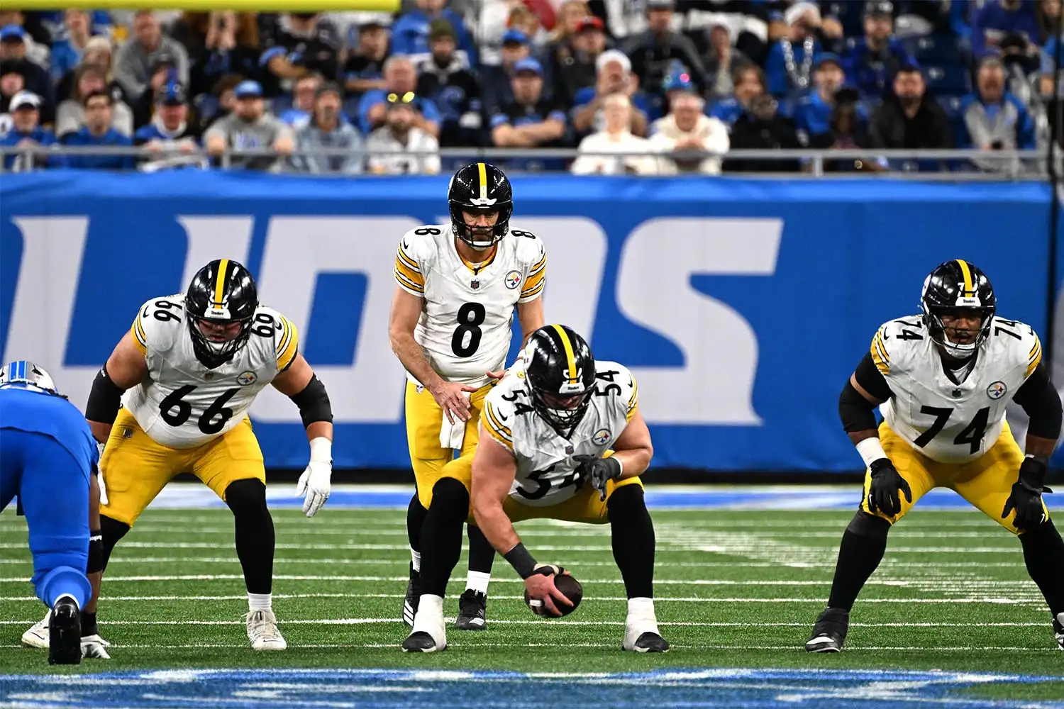 Aaron Rodgers and Steelers’ offensive lineman on Dec. 21, 2025.