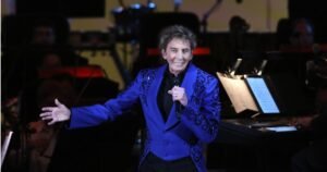 Barry Manilow Shares Lung Cancer Diagnosis and Plans to Delay January Concerts
