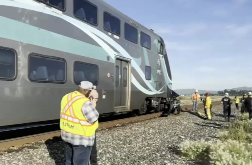 Car Collides with Metrolink Train in Camarillo, Resulting in Driver's Death