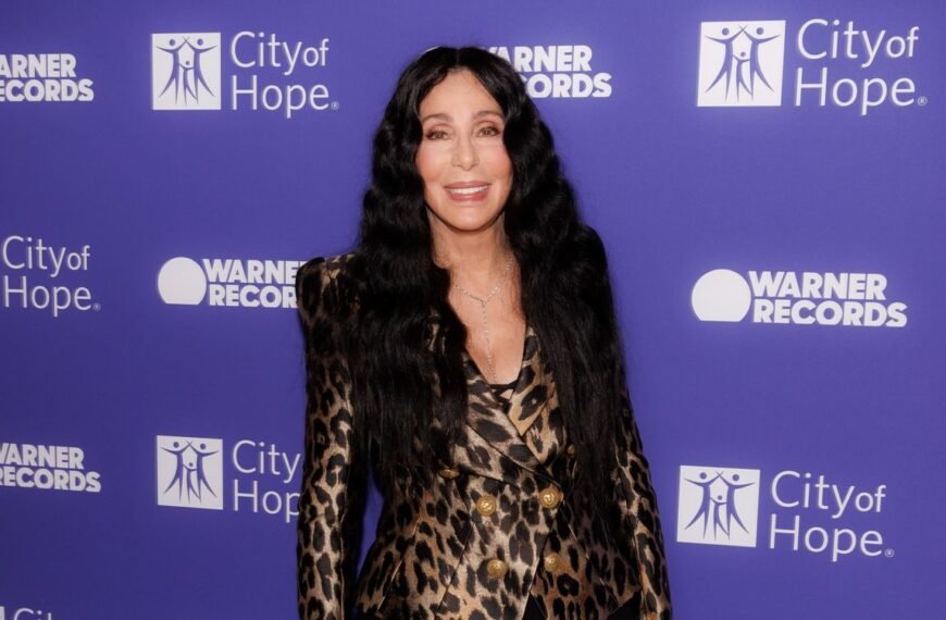 Cher Shows Off a Stunning New Hair Look During Her First 'SNL' Performance in Almost Four Decades