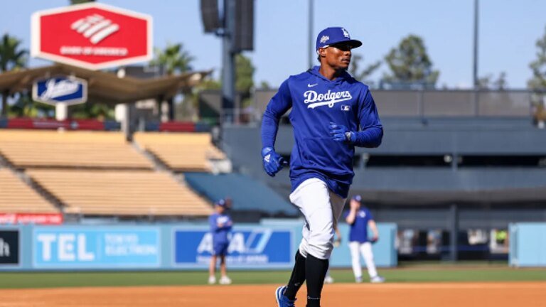 Dodgers Make Trade with Marlins, Creating Space on 40-Man Roster