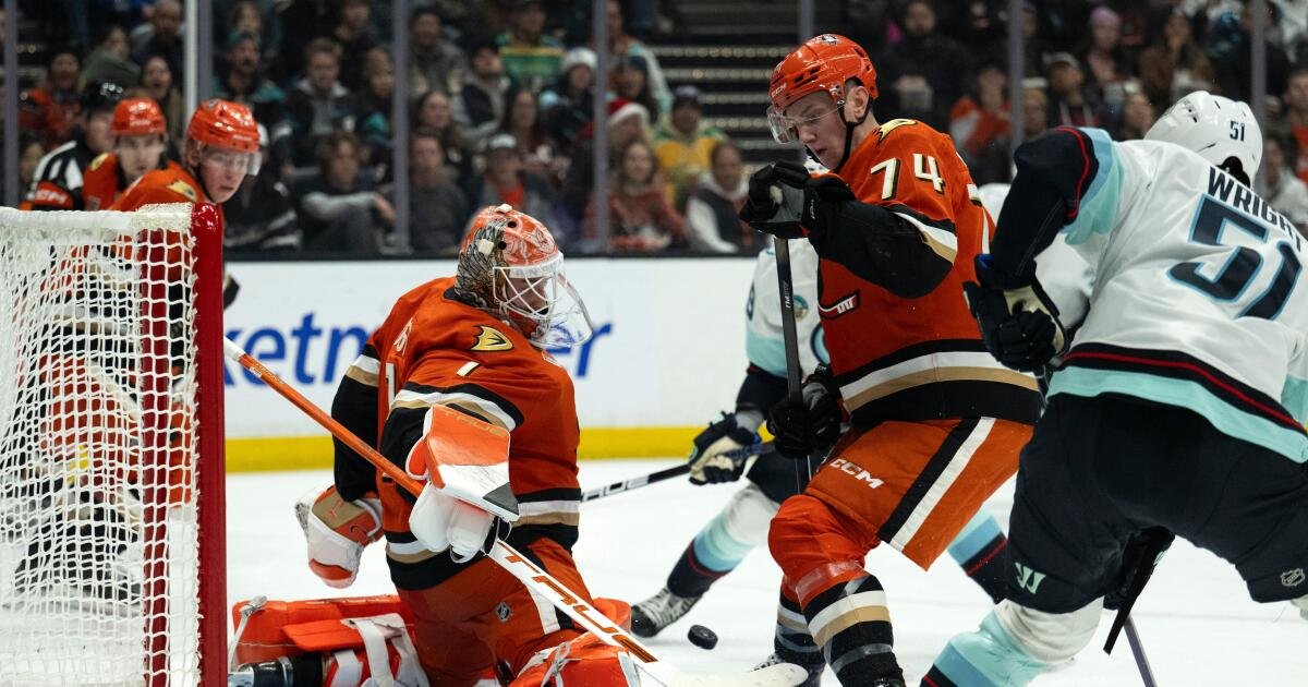 Ducks Struggle Without Leading Scorer Leo Carlsson in Loss to Kraken