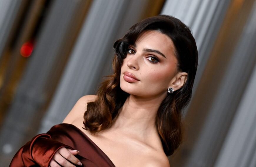 Emily Ratajkowski Takes Office Fashion to New Heights with a Bold Blazer Look