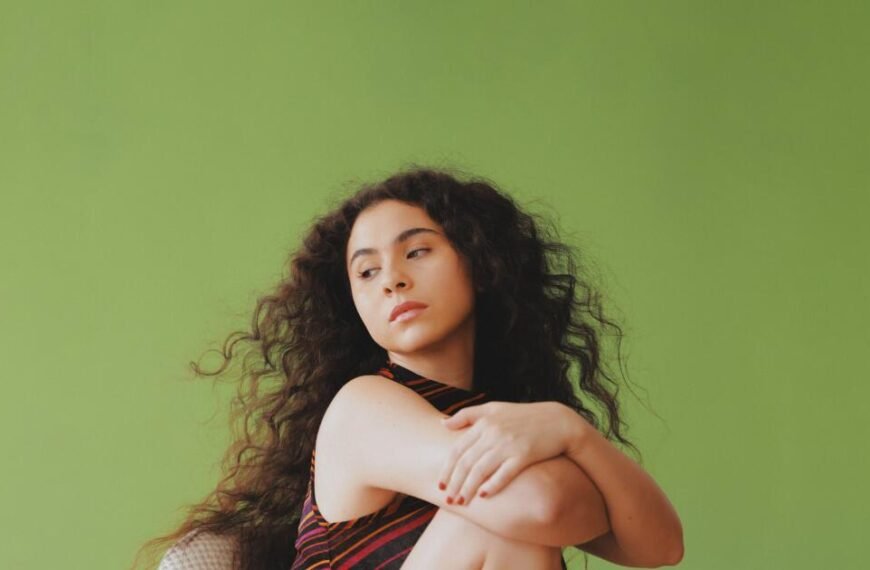 Folk Singer Silvana Estrada Brings Hope and Light in a Culture of Violence