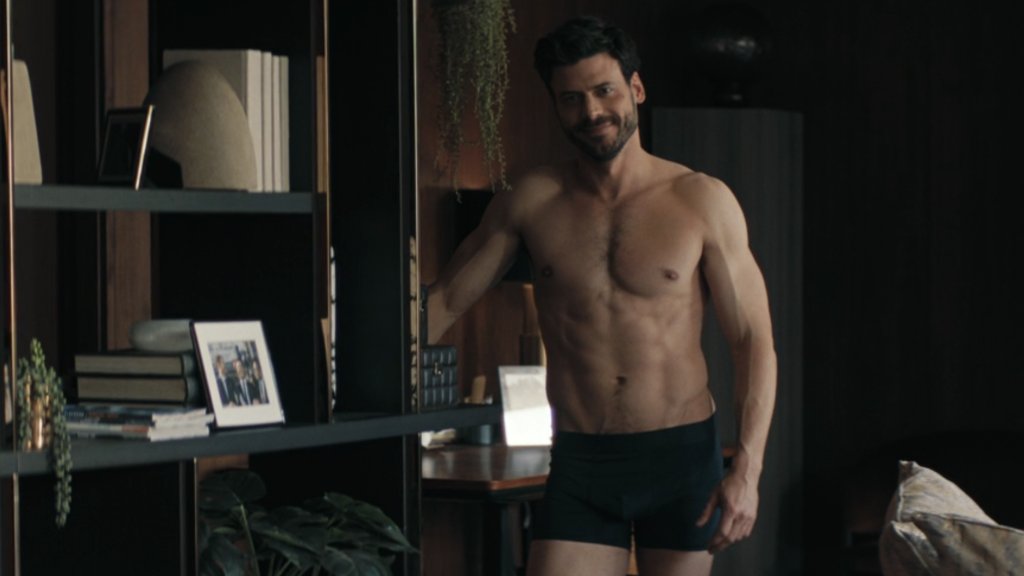 François Arnaud Shares Insights on Scott’s Thoughtful Rom-Com Episode and Adds a Humorous Twist