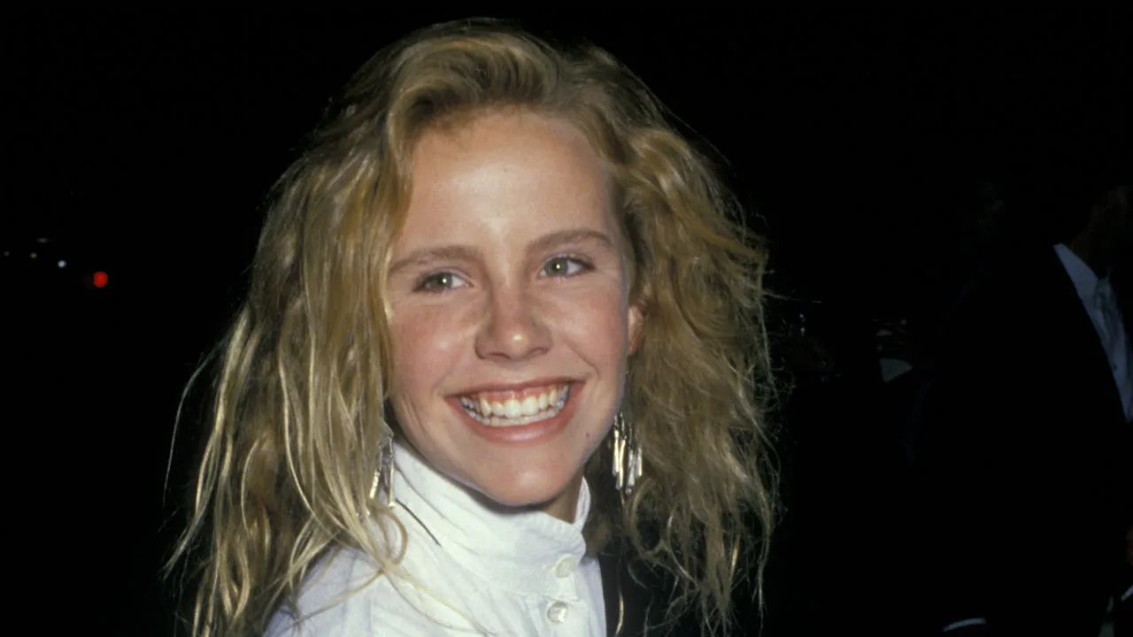 'Can't Buy Me Love' Star Amanda Peterson Dead At 43