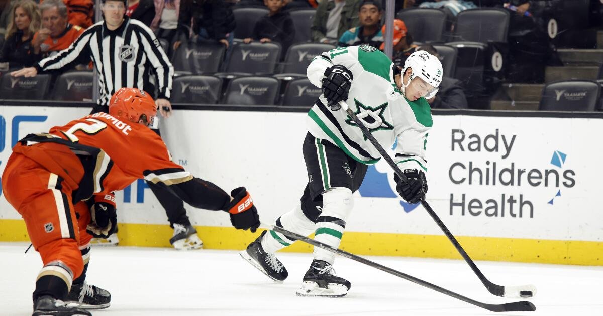 Jason Robertson and the Stars Shine Bright in High-Scoring Game Against the Ducks
