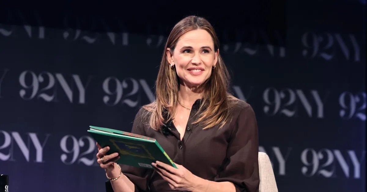 Jennifer Garner's $37 Belted Maxi Dress: A Flattering Style That Suits Everyone