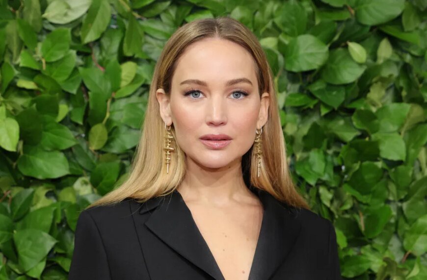 Jennifer Lawrence's Stylish Leopard-Print Bag for Winter: A Versatile Look for Only $24