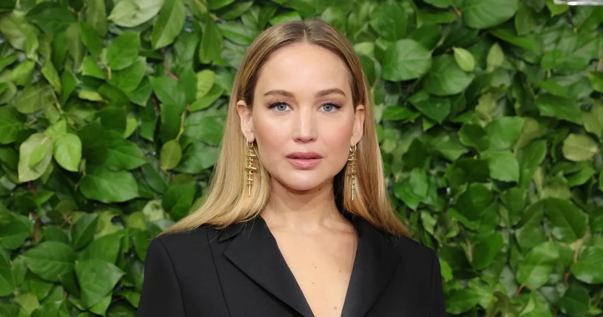 Jennifer Lawrence's Stylish Leopard-Print Bag for Winter: A Versatile Look for Only $24