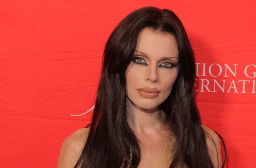 Julia Fox Shows Off Her Chic Blunt Bob with Trendy Millennial Jeans and Heels