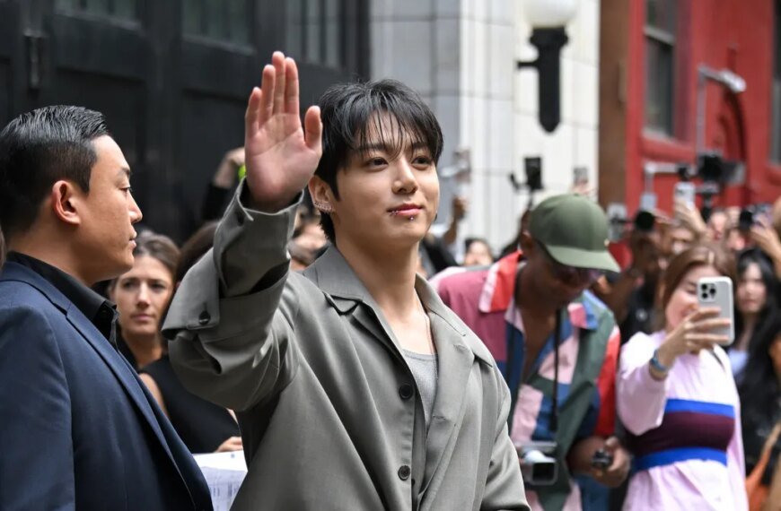 Jung Kook Pays Tribute to Nat King Cole with a Beautiful Cover of ‘The Christmas Song’