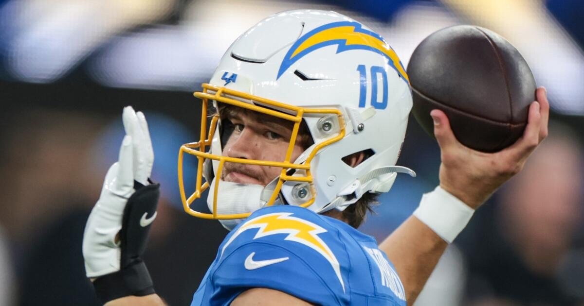 Justin Herbert Stays Focused on Chargers' Goals Despite Hand Injury