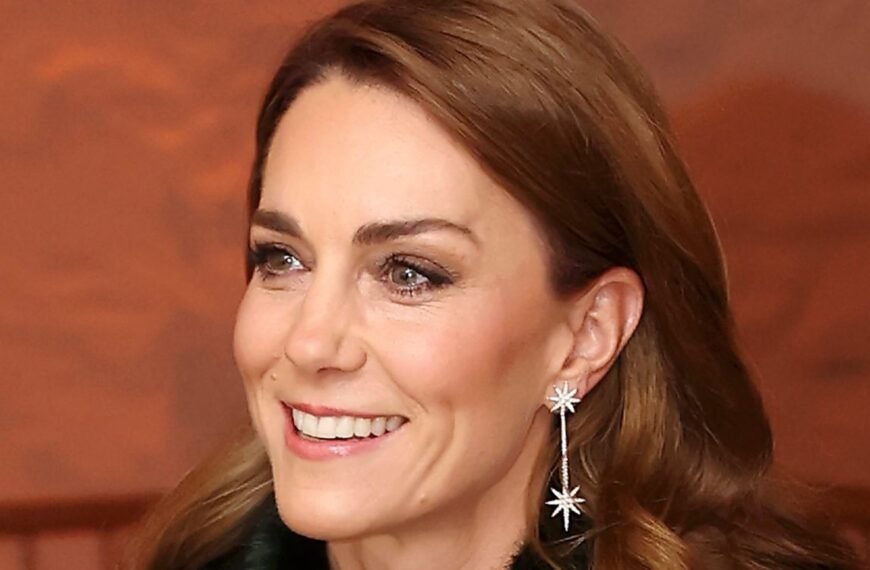 Kate Middleton Embraces a Fresh Look with Trendy Hair Accessory and Festive Dress