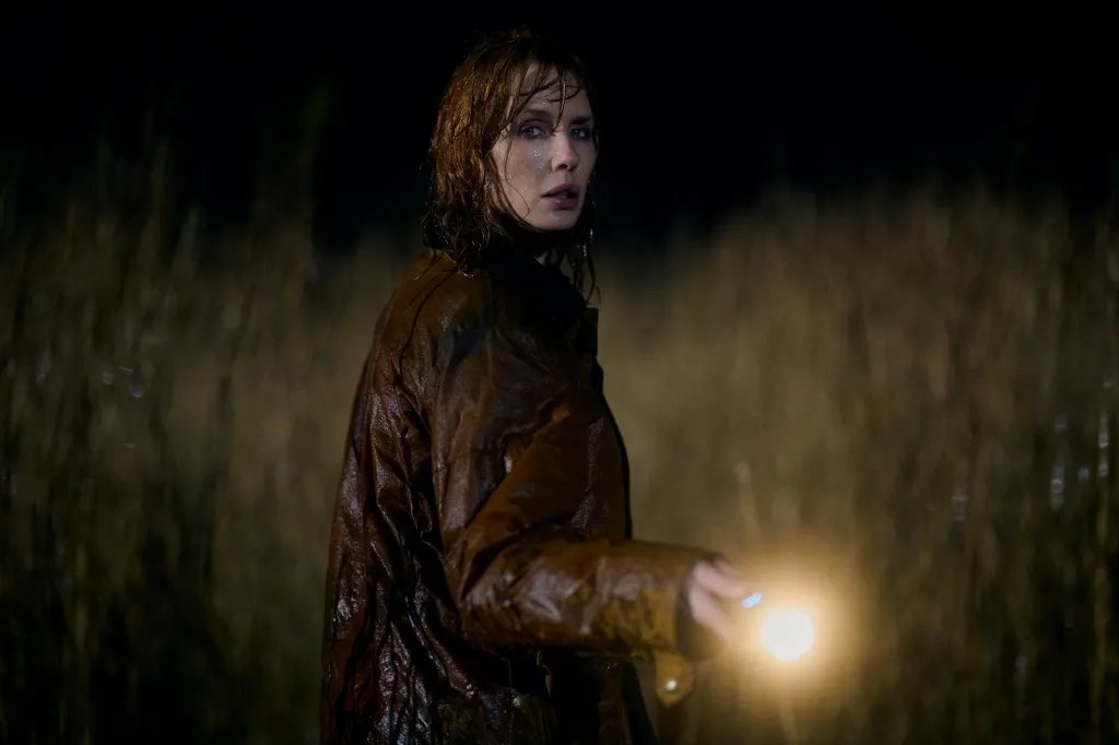 Kelly Reilly and Rafe Spall Tackle Hidden Secrets in the Trailer for Sky’s ‘Under Salt Marsh’