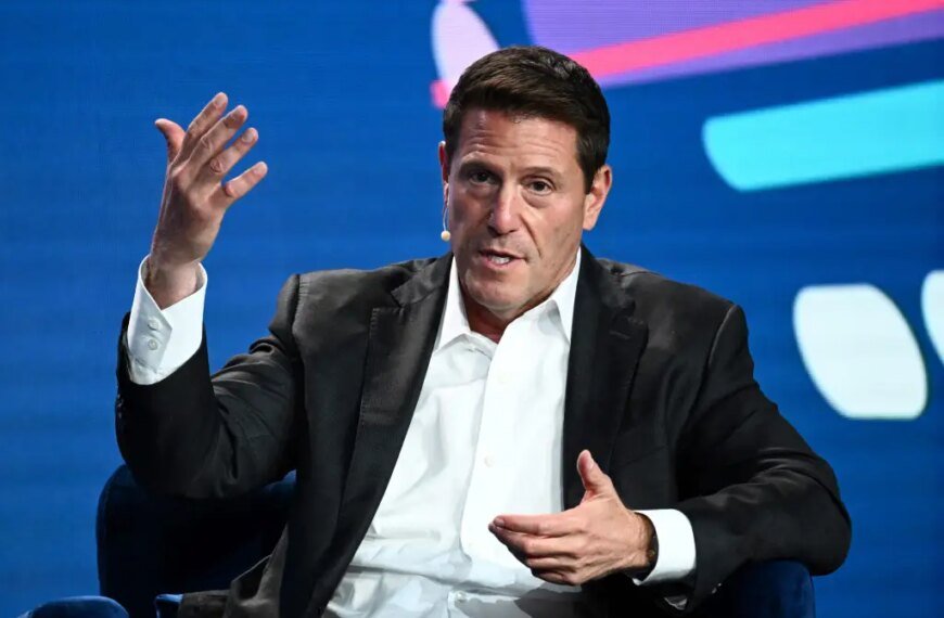 Kevin Mayer Shares Positive Insights on Warner Bros. Discovery Amid Paramount-Netflix Bidding Conflict