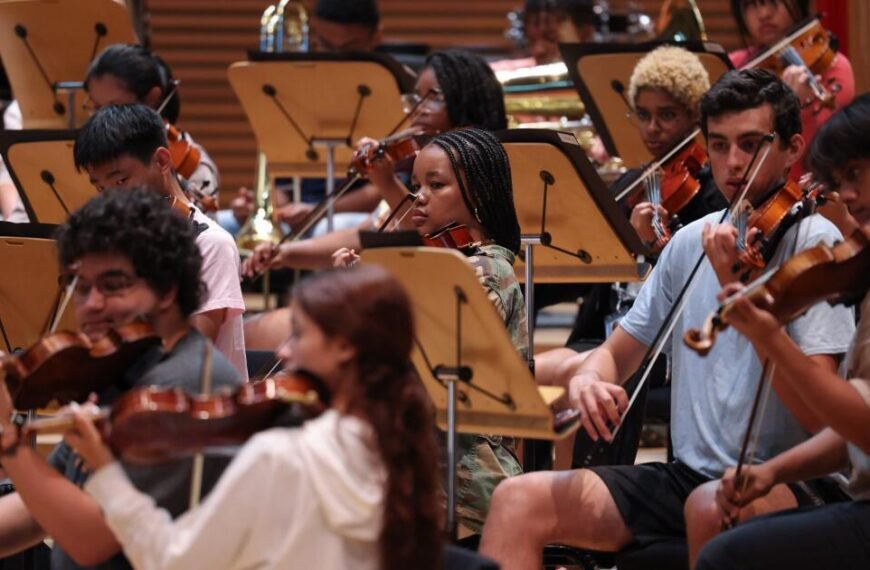 L.A. Phil Welcomes Back the East L.A. Youth Orchestra After Community Feedback